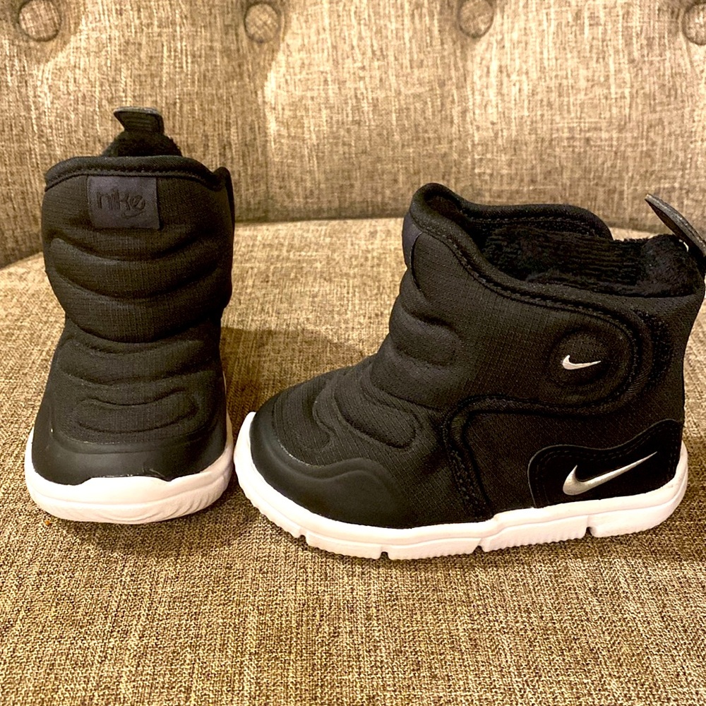 Nike toddler size 6 US